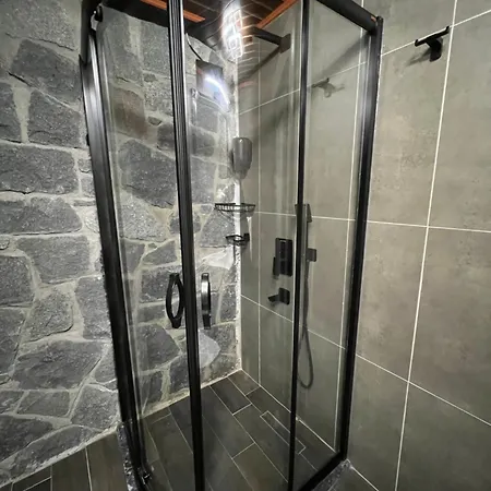 Vanak Stone Alpesi faház